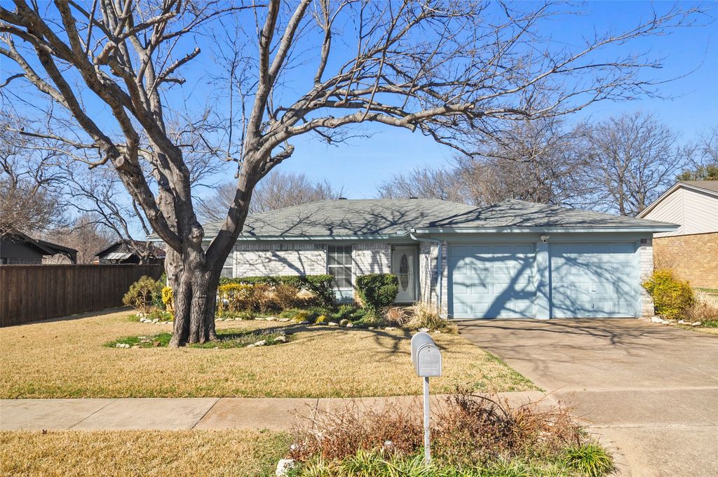 1216 Patrick Street, Crowley, TX 76036