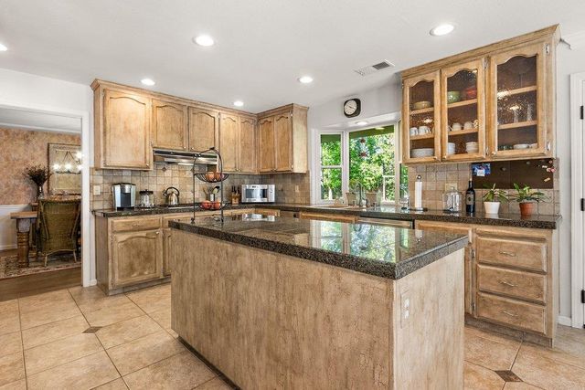 3630 Charring Ln, Carmichael, CA 95608