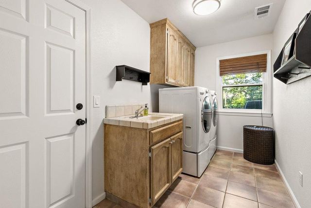 3630 Charring Ln, Carmichael, CA 95608