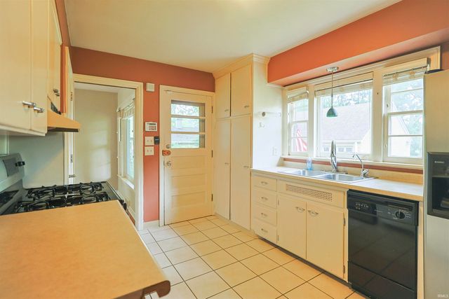 1440 E Colfax Avenue, South Bend, IN 46617