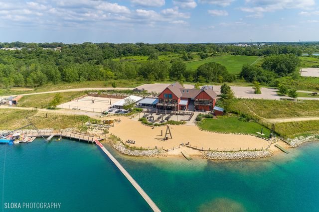 1560 BROMPTON Lane, Crystal Lake, IL 60014