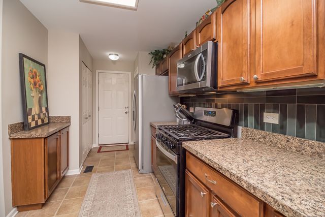 1560 BROMPTON Lane, Crystal Lake, IL 60014