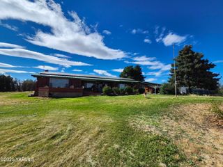 13520 Fisk Rd, Yakima, WA 98908