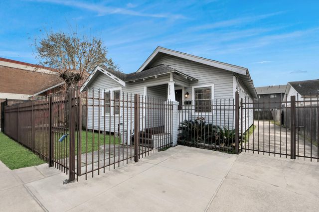 2820 Holman Street, Houston, TX 77004