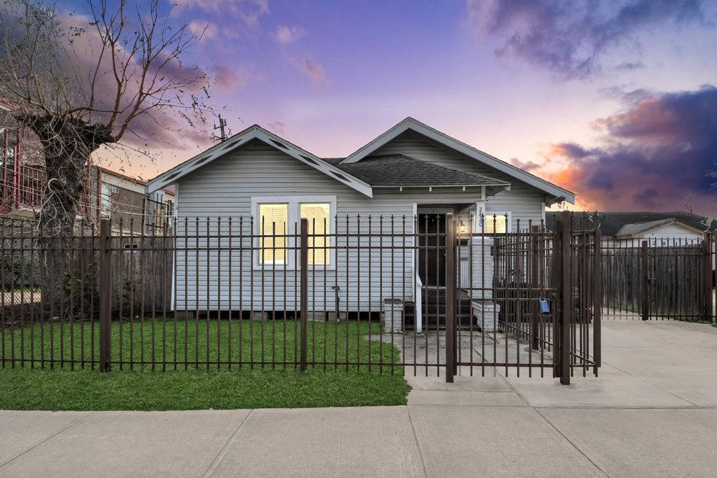 2820 Holman Street, Houston, TX 77004