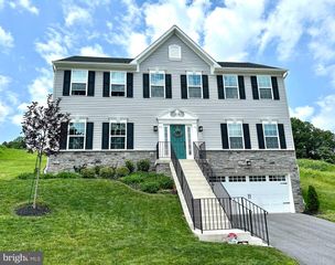 562 MONOCACY TRL, Spring Grove, PA 17362