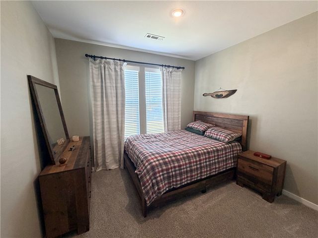 5003 E Sugarloaf Street, Siloam Springs, AR 72761