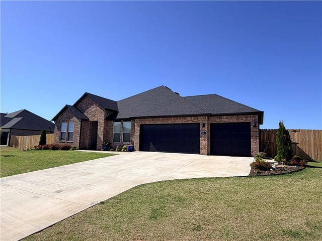 5003 E Sugarloaf Street, Siloam Springs, AR 72761