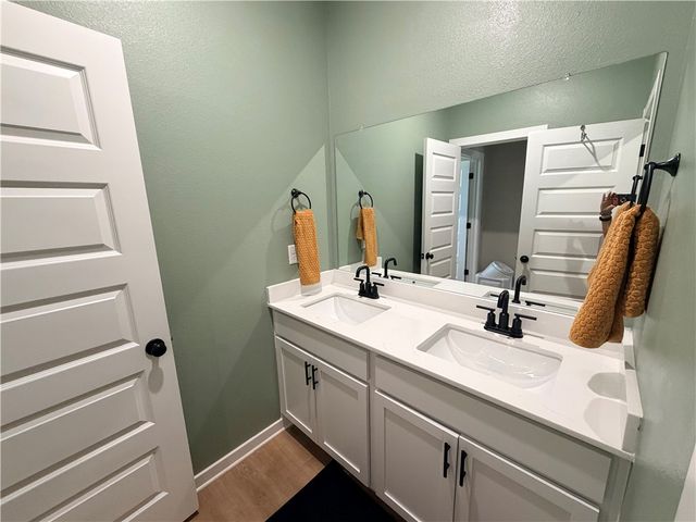 5003 E Sugarloaf Street, Siloam Springs, AR 72761