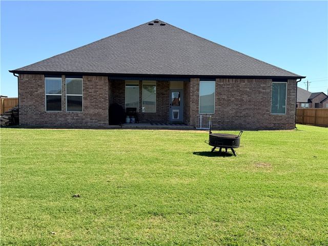 5003 E Sugarloaf Street, Siloam Springs, AR 72761