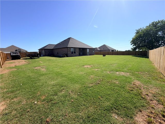 5003 E Sugarloaf Street, Siloam Springs, AR 72761