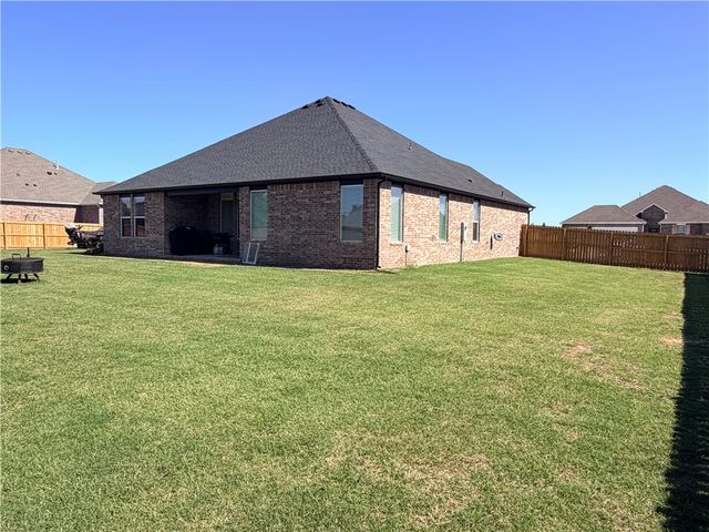 5003 E Sugarloaf Street, Siloam Springs, AR 72761