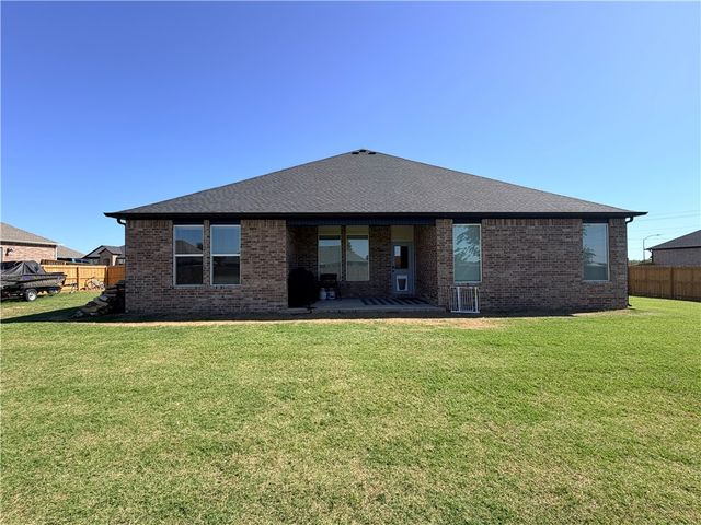 5003 E Sugarloaf Street, Siloam Springs, AR 72761