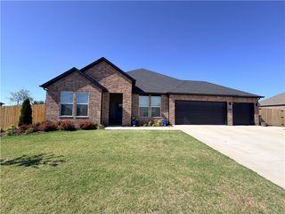 5003 E Sugarloaf Street, Siloam Springs, AR 72761