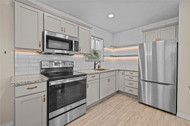 142 N Maple Street, Cave Springs, AR 72718