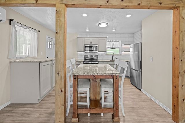 142 N Maple Street, Cave Springs, AR 72718