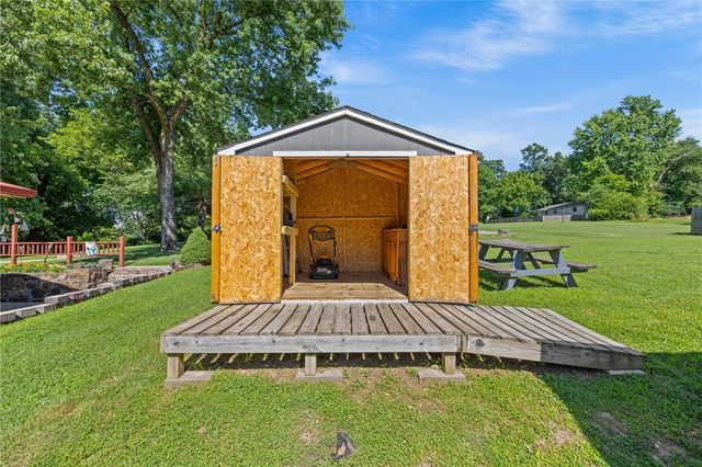 142 N Maple Street, Cave Springs, AR 72718