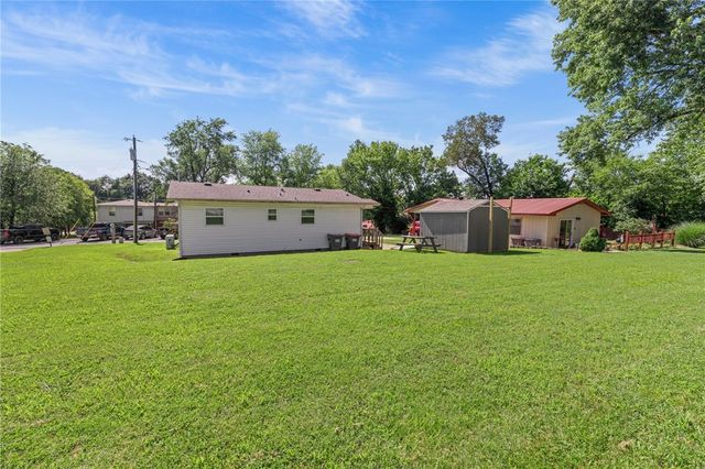 142 N Maple Street, Cave Springs, AR 72718