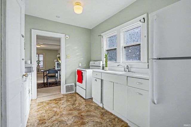 215 W Broadway Street, Mishawaka, IN 46545