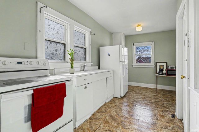 215 W Broadway Street, Mishawaka, IN 46545