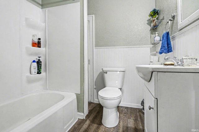 215 W Broadway Street, Mishawaka, IN 46545