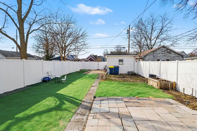 215 W Broadway Street, Mishawaka, IN 46545