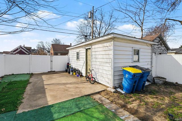 215 W Broadway Street, Mishawaka, IN 46545