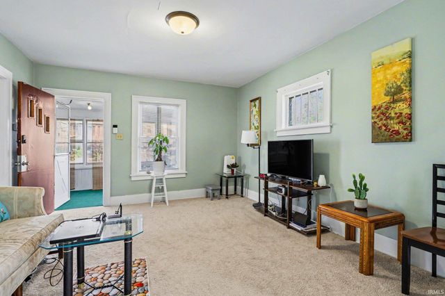 215 W Broadway Street, Mishawaka, IN 46545