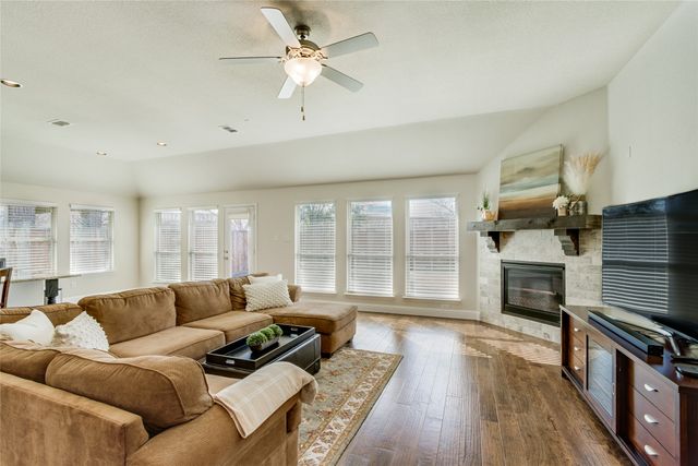 332 Chinchester Drive, Roanoke, TX 76262