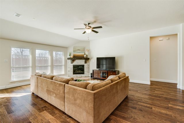 332 Chinchester Drive, Roanoke, TX 76262