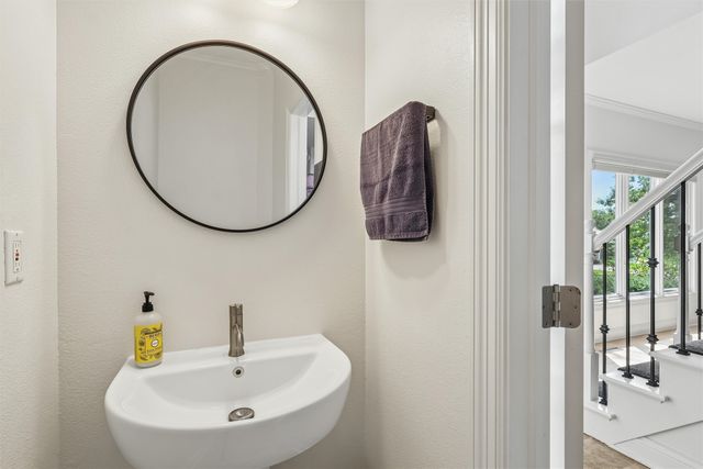 134 56th Place, West Des Moines, IA 50266