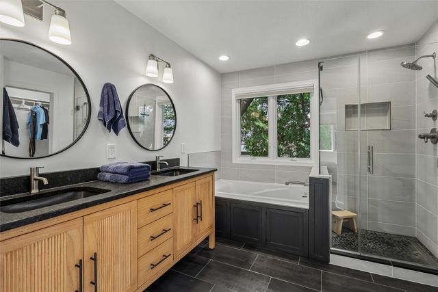 134 56th Place, West Des Moines, IA 50266