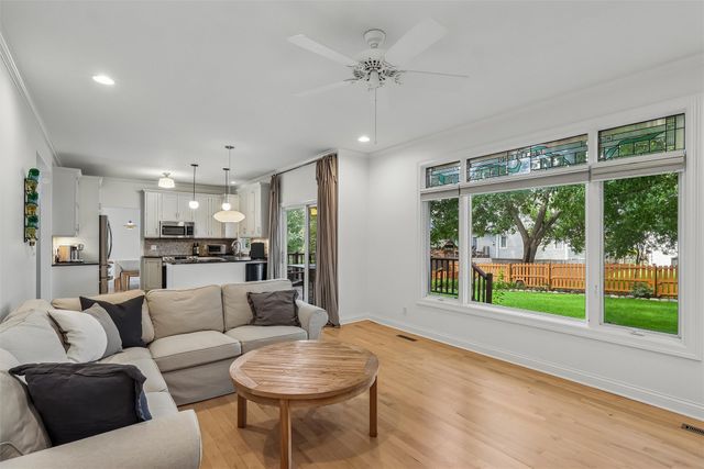 134 56th Place, West Des Moines, IA 50266