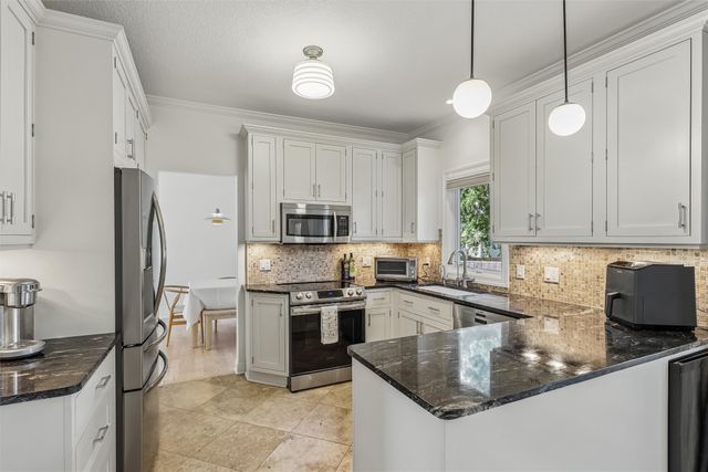 134 56th Place, West Des Moines, IA 50266