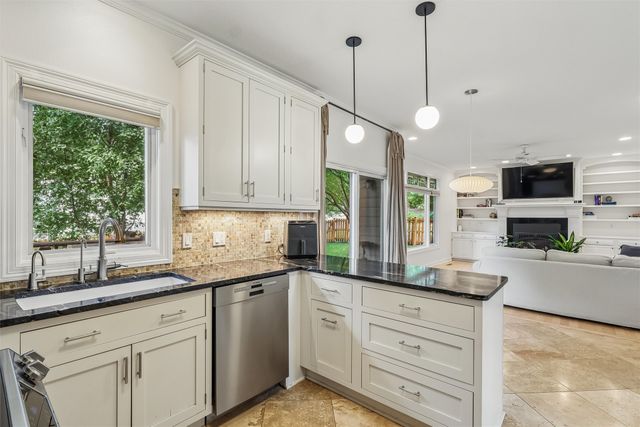 134 56th Place, West Des Moines, IA 50266
