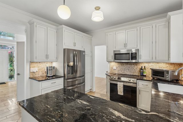 134 56th Place, West Des Moines, IA 50266