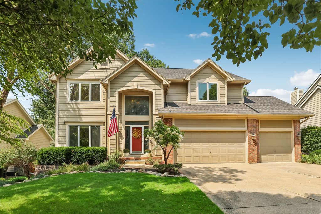 134 56th Place, West Des Moines, IA 50266