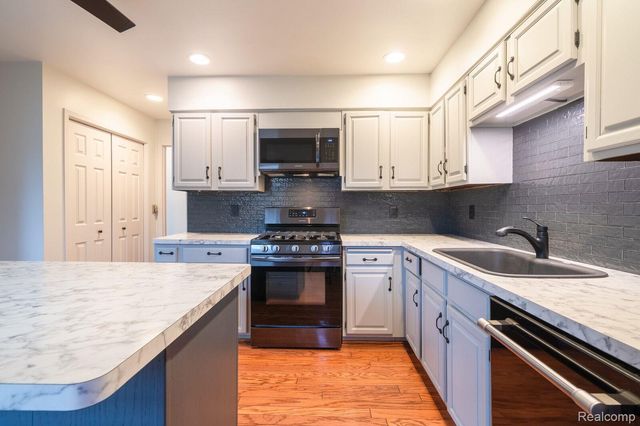 526 MIDLAND Boulevard, Royal Oak, MI 48073