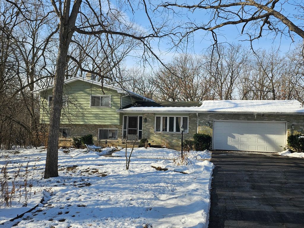 Image 1 of property listing at 26890 N Longwood Road, Lake Forest, IL 60045