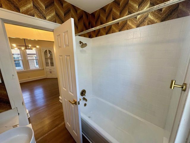 164 W Howard AVENUE, Milwaukee, WI 53207