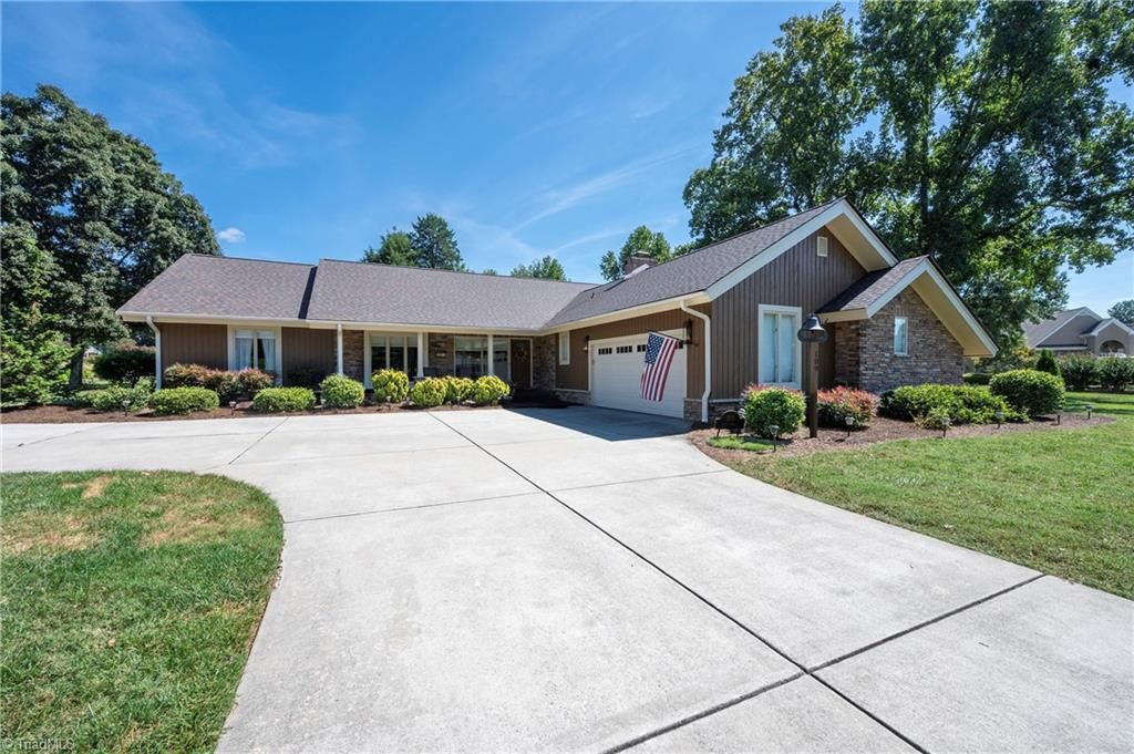 109 Holly Circle, Bermuda Run, NC 27006
