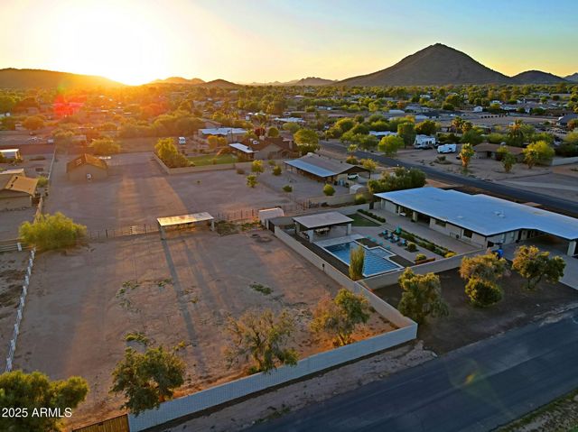 4901 W SOFT WIND Drive, Glendale, AZ 85310