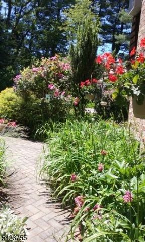 691 Ridgedale Ave, East Hanover Twp., NJ 07936