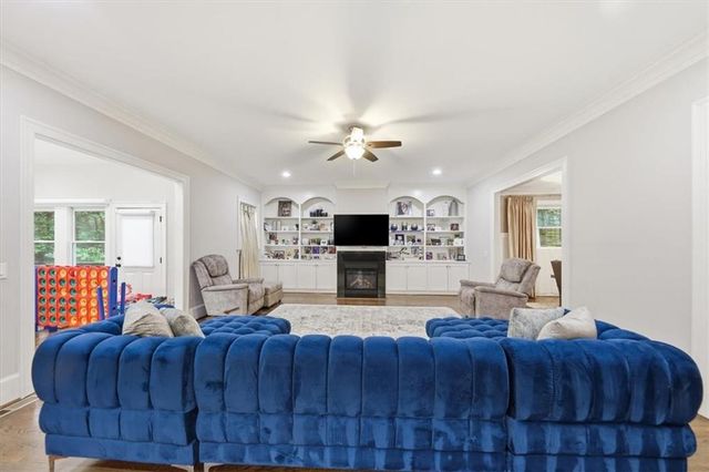 1041 Pine Grove Avenue NE, Atlanta, GA 30319