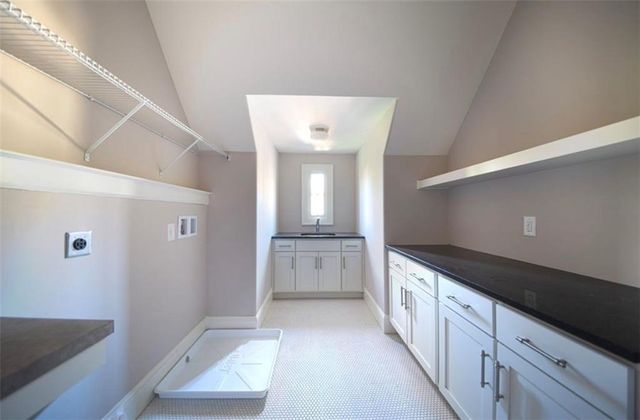 1041 Pine Grove Avenue NE, Atlanta, GA 30319