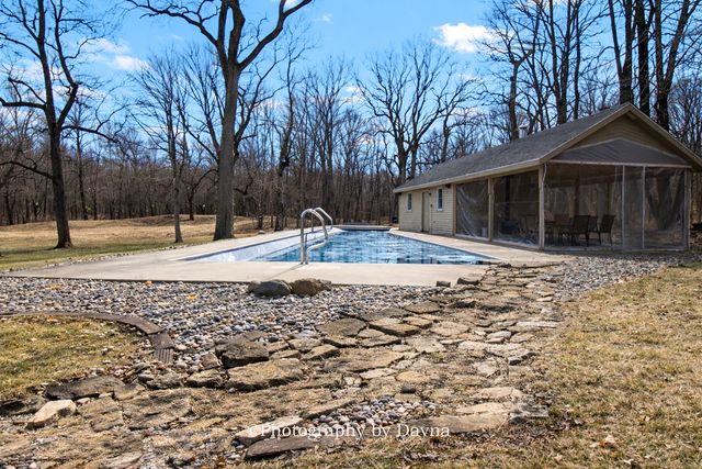 2190 W 3100 N. Road, Bourbonnais, IL 60914