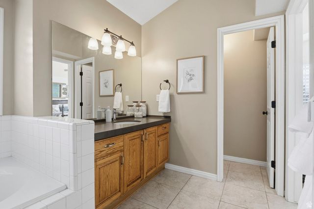 1215 S CAVE HOLLOW LN, Farmington, UT 84025