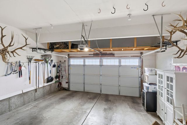 1215 S CAVE HOLLOW LN, Farmington, UT 84025