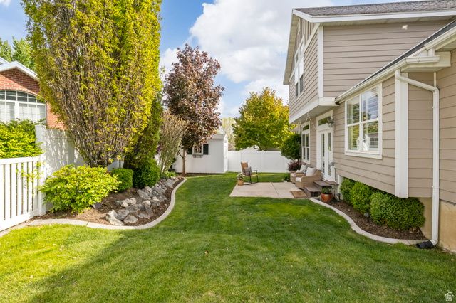 1215 S CAVE HOLLOW LN, Farmington, UT 84025