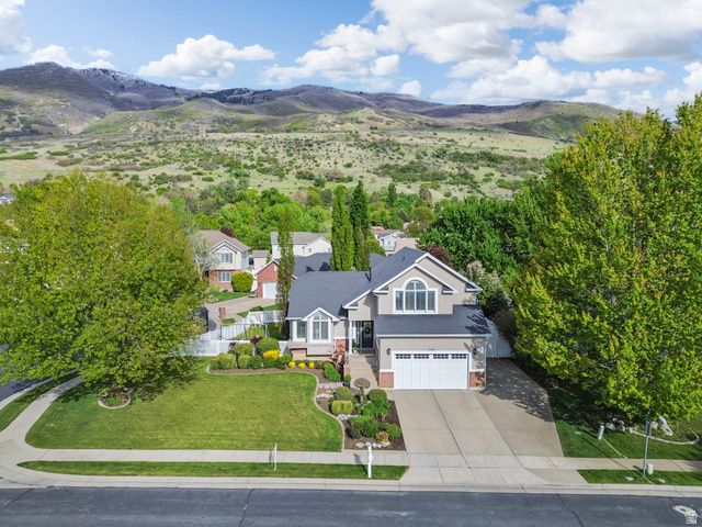 1215 S CAVE HOLLOW LN, Farmington, UT 84025